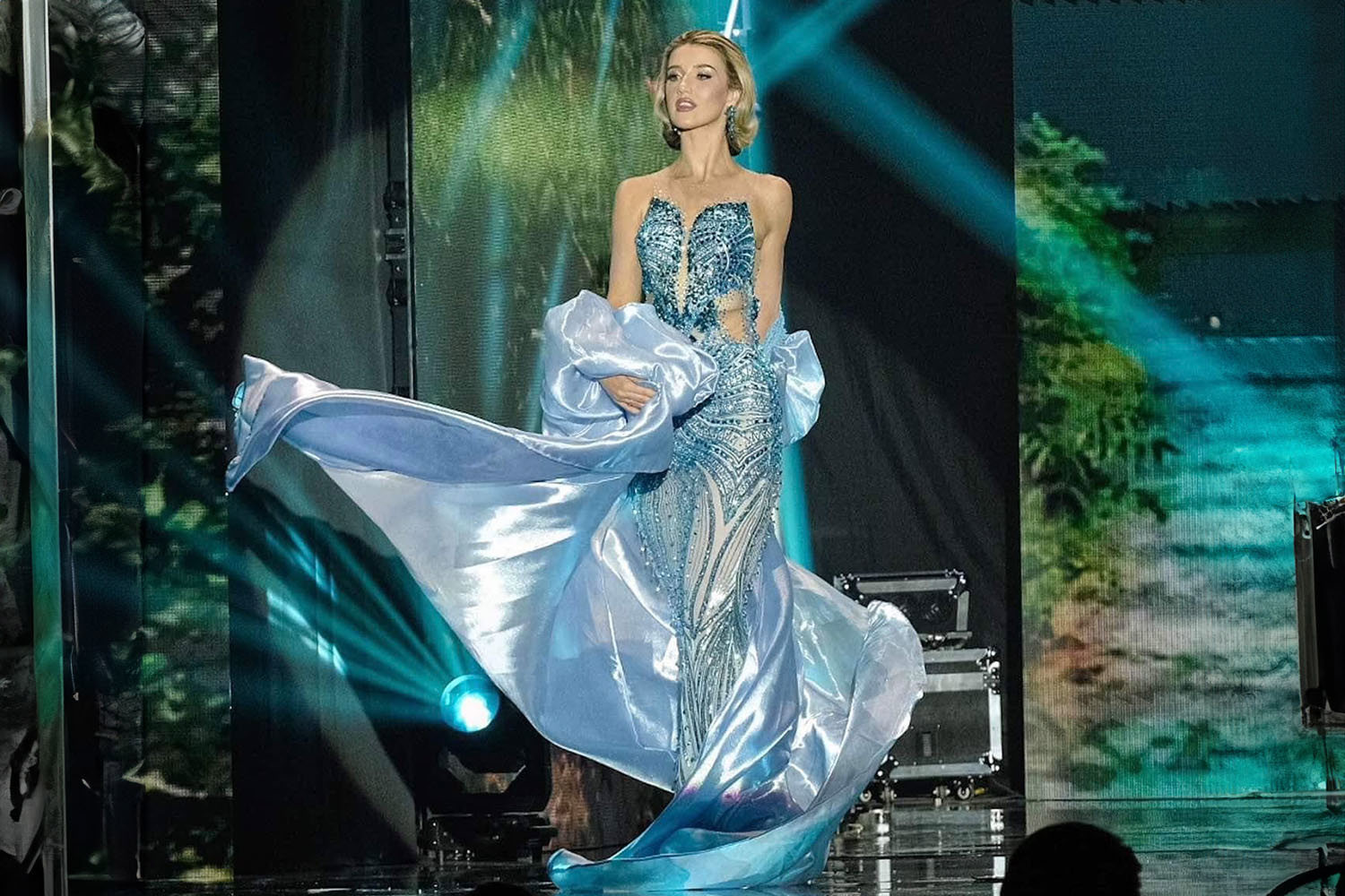 Miss Earth Jessica Lane's dress