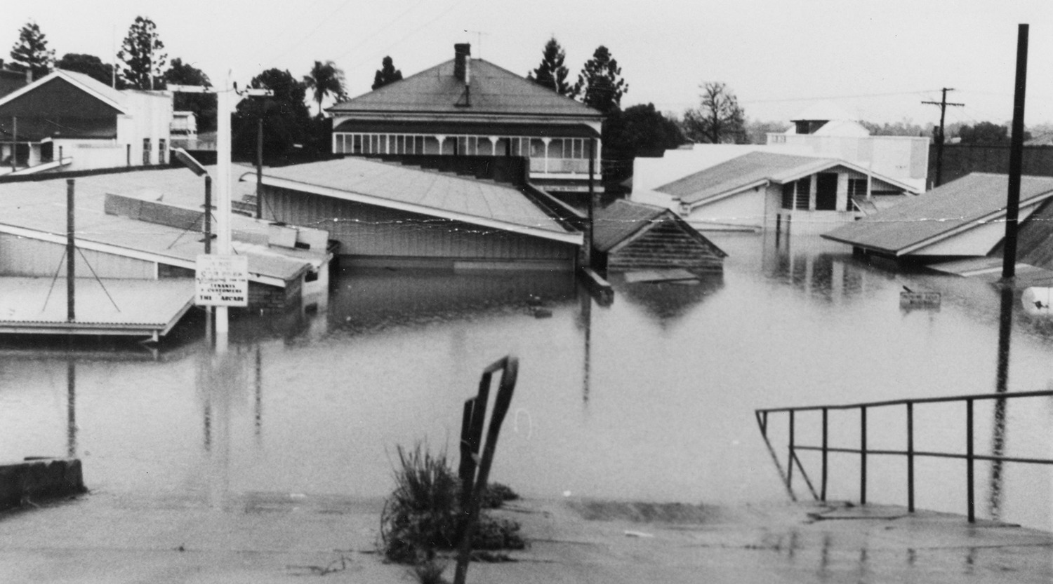 Mary St Gympie underwater in 1974. Black and white photo.